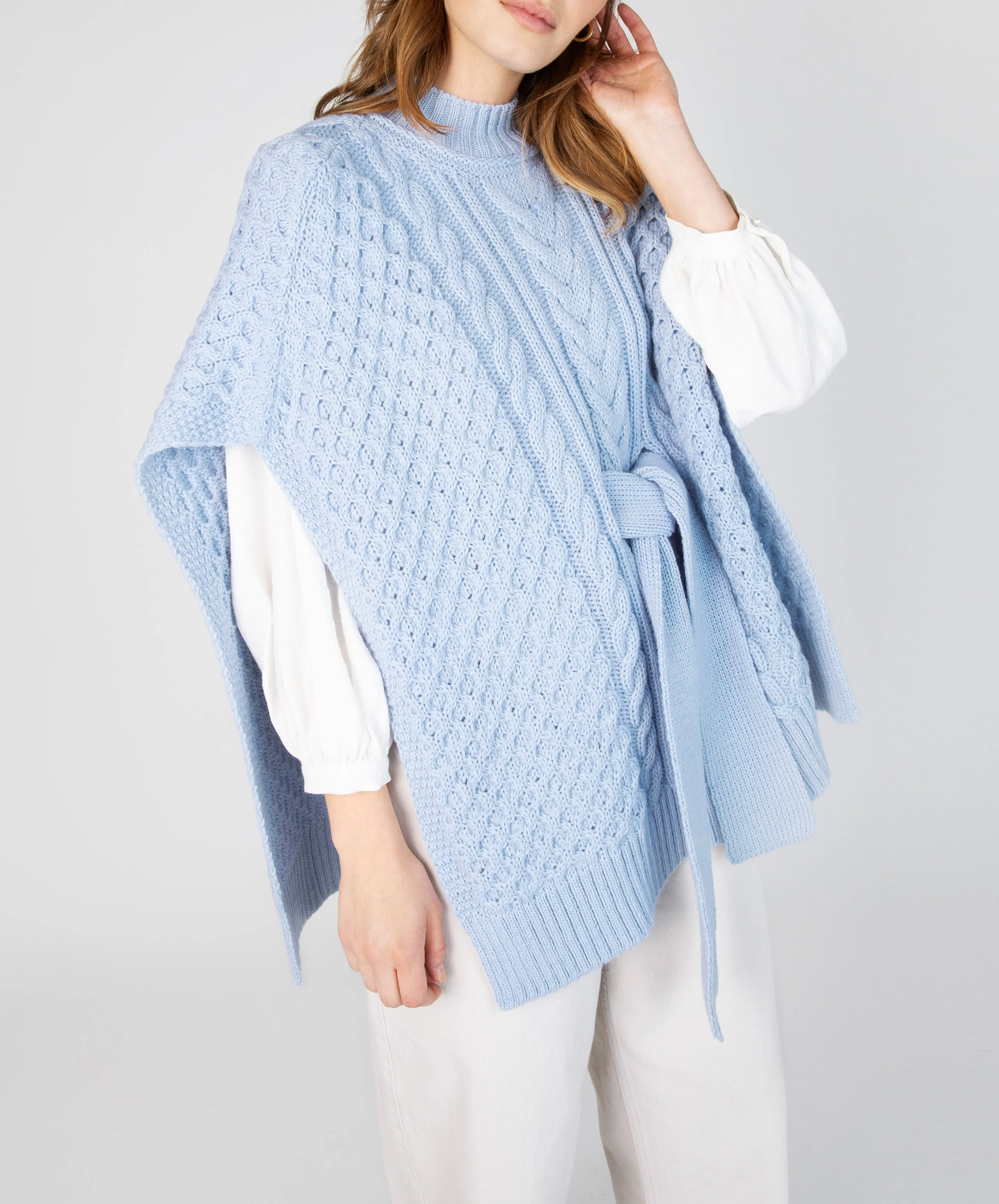 Crocus Horseshoe Cable Cape Ice Blue